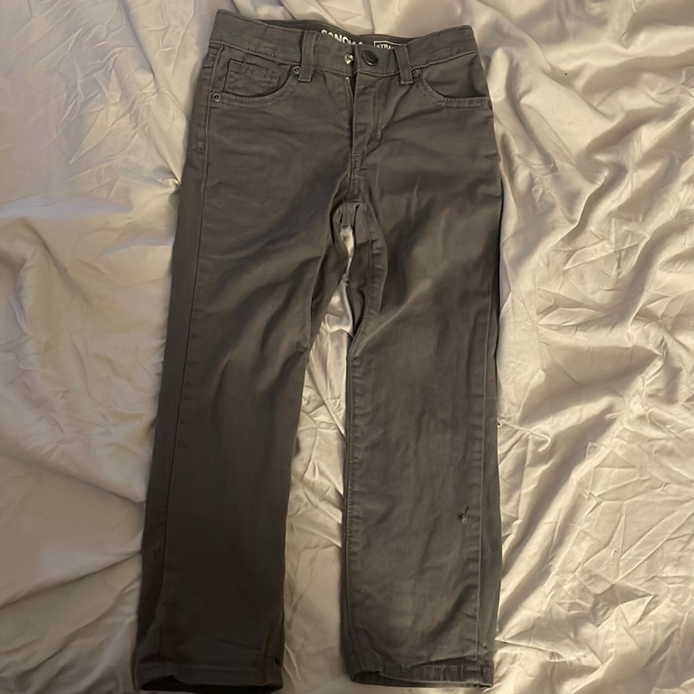 Barely ever worn. Size 5. Grey pants.